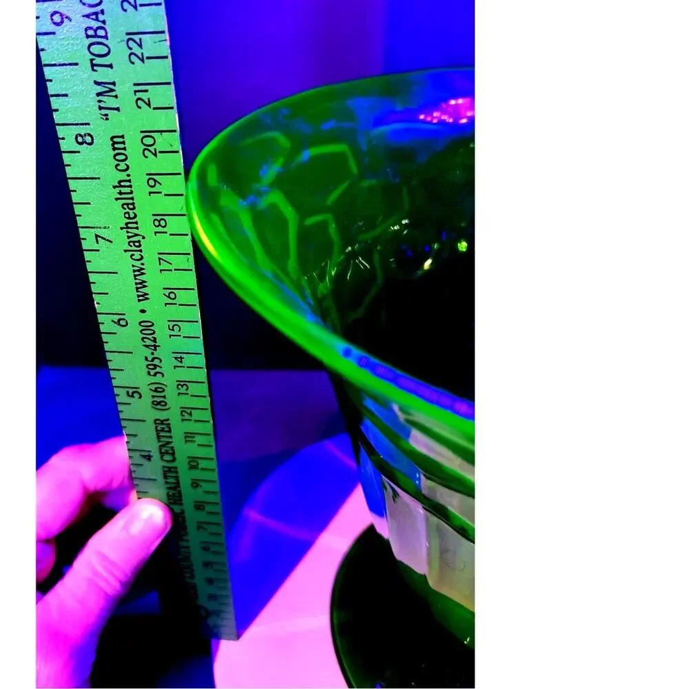732. Rare Dark Green UG Vase Honeycomb Pattern UV Reactive